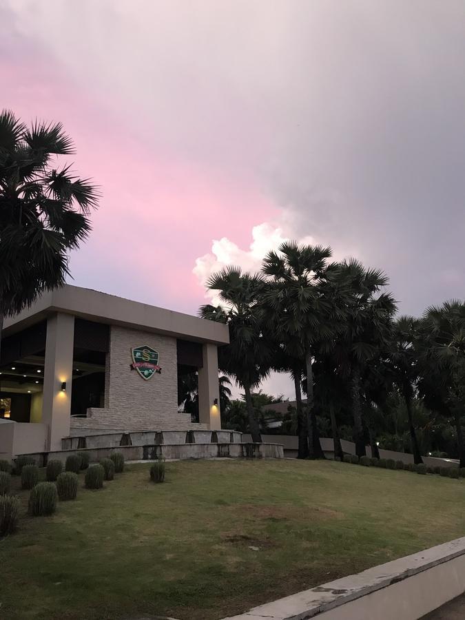 Suwan Golf & Country Club Nakhon Chai Si Exterior foto